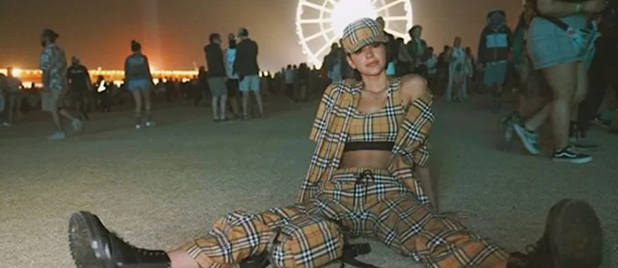 Look de Bruna Marquezine para o Coachella chama atenção pelo seu valor exorbitante