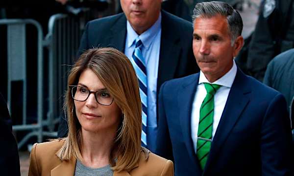 Lori Loughlin and 13 other defendants move to dismiss charges in college admissions scandal Lori Loughlin and 13 other defendants move to dismiss charges in college admissions scandal