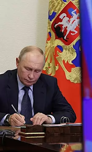 Η Ρωσία εμμένει στον ισχυρισμό περί επίθεσης στην κατοικία του Πούτιν - «Ψέματα» απαντά το Κίεβο Η Ρωσία εμμένει στον ισχυρισμό περί επίθεσης στην κατοικία του Πούτιν - «Ψέματα» απαντά το Κίεβο