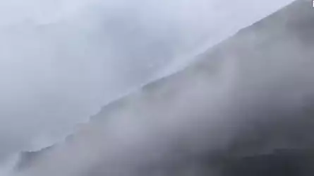 Como en una nube: así trabajan dentro del volcán en La Palma tras el fin de la erupción