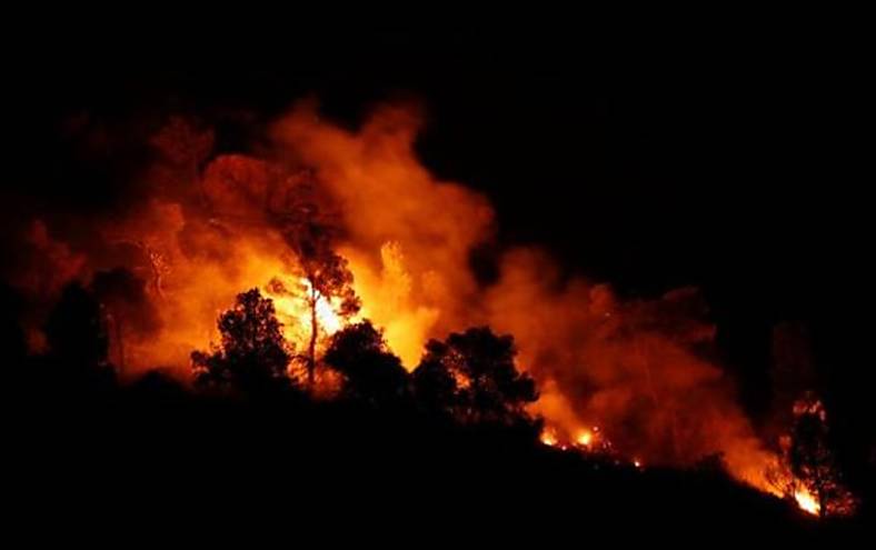 El incendio de Tarragona sigue descontrolado y se teme que pueda quemar hasta 20.000 hectáreas