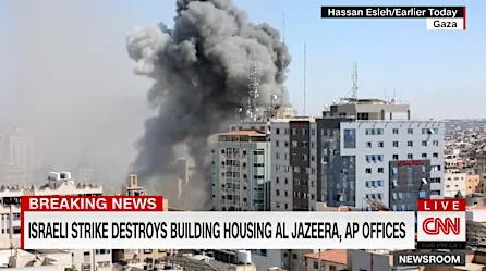 Video muestra impacto del ataque aéreo contra edificio que albergaba oficinas de AP y Al Jazeera en Gaza | Video