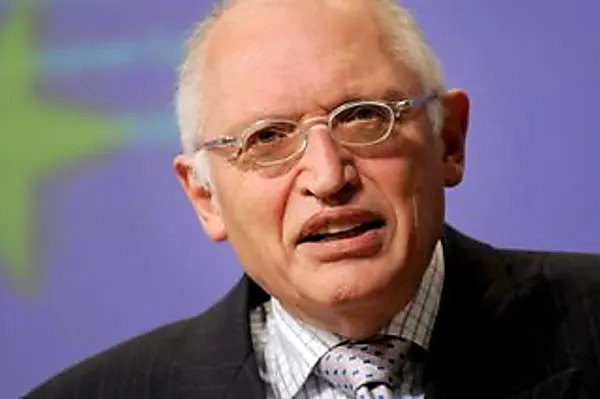 Πρώην Επίτροπος της ΕΕ Verheugen: Θα μπορούσε να είχε αποτραπεί ο πόλεμος;