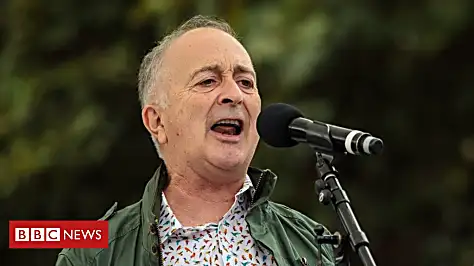 Actor Sir Tony Robinson quits Labour