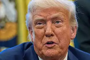 貿易戰：川普反駁聯準會和中國威脅，股市上漲