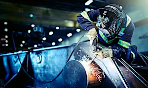 Work as a welder in the US may be easier than you think (see salaries)