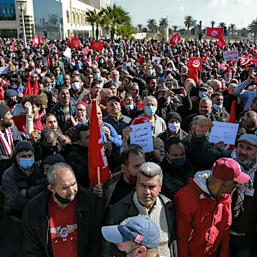 Ο Σάιεντ της Τυνησίας επεκτείνει τις εξουσίες στη δικαιοσύνη