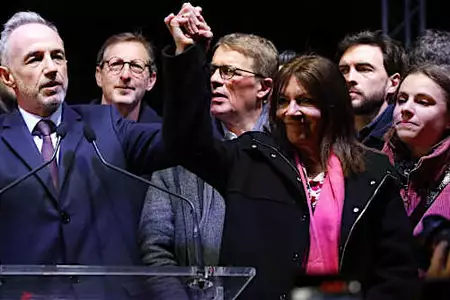 Γαλλία / Μαλλιά-κουβάρια στην Αριστερά ενόψει προεδρικών εκλογών