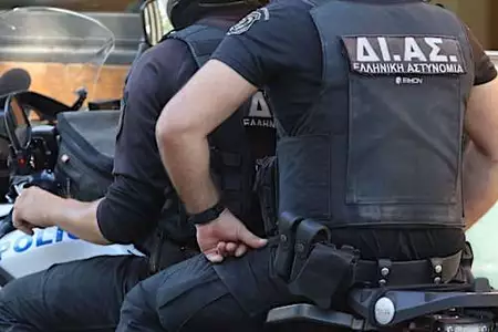 Θεσσαλονίκη: 7χρονη περιφερόταν μόνη της στους δρόμους του κέντρου - Συνελήφθη ο πατέρας της Θεσσαλονίκη: 7χρονη περιφερόταν μόνη της στους δρόμους του κέντρου - Συνελήφθη ο πατέρας της