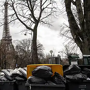 Πόλη της μάστιγας: Οι επισκέπτες του Παρισιού ανησυχούν για την απεργία στα σκουπίδια