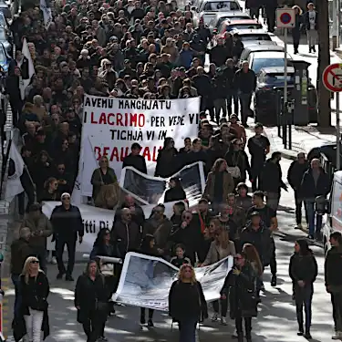 Οι συνομιλίες της Γαλλίας ανοίγουν δρόμο προς την αυτονομία της Κορσικής