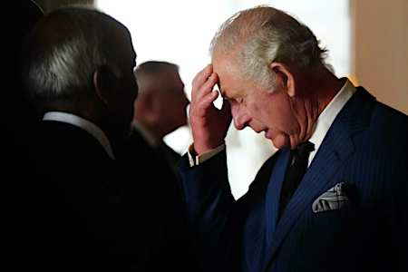 Cartas de despido y otros incidentes tienen a Carlos III bajo el escrutinio