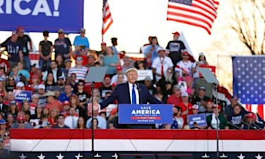 トランプ氏、接戦州で集会