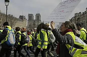 Η ένταση στο Παρίσι ως διαμαρτυρία για τα Κίτρινα Γιλέκα στο πρώτο Σάββατο από την πυρκαγιά της Notre-Dame