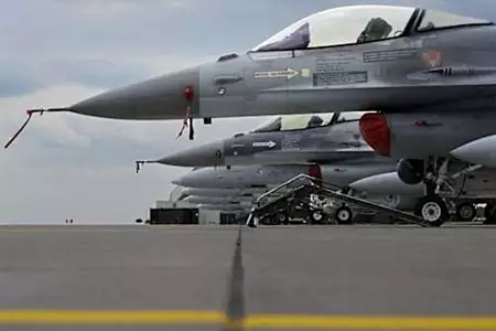 "Están empezando a retirarse. Tienen miedo": pilotos rusos evitan el combate ante los F-16 ucranianos