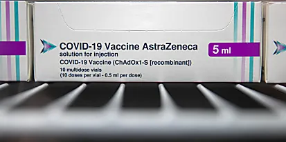 Η ΕΕ επιδιώκει πρόσβαση στα εμβόλια Covid-19 της AstraZeneca που παράγονται σε φυτά του Ηνωμένου Βασιλείου