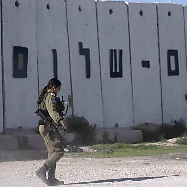 Το Ισραήλ κλείνει το βασικό συνοριακό πέρασμα Κερέμ Σαλόμ της Γάζας μετά τη φονική επίθεση που ανέλαβε η Χαμάς