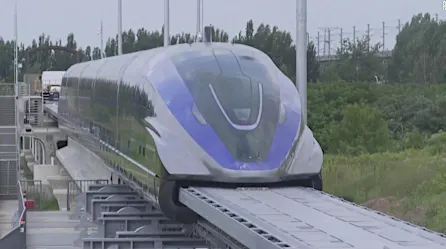China revela un nuevo tren ultrarrápido de levitación que puede viajar a 600 km/h | Video