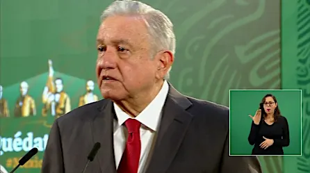 El INE y Andrés Manuel López Obrador se enfrentan por la conferencia mañanera | Video