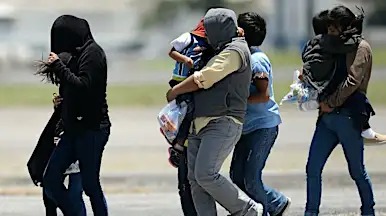 Descubren a 355 menores migrantes en camiones refrigerados en México Descubren a 355 menores migrantes en camiones refrigerados en México