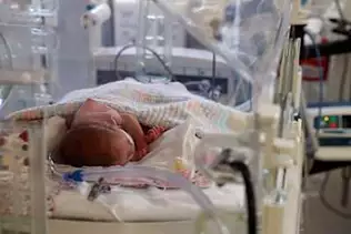 La mort de 156 bébés attribuée aux mauvais soins dans les maternités de Nottingham : “Un scandale inédit”