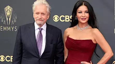 Catherine Zeta-Jones y Michael Douglas celebran la graduación de su hijo Dylan