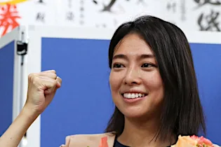 “中卒”からトラック運転手　初当選の女性都議が政治を志した理由