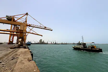 UN access to decaying Yemen tanker could take weeks, say sources
