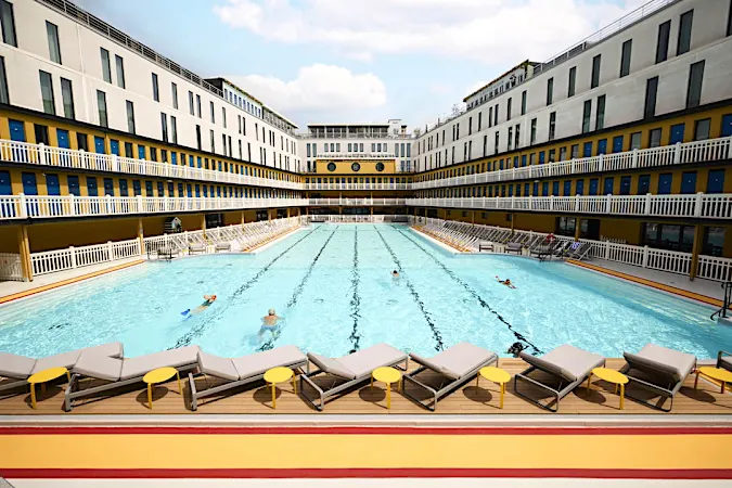 C'est dans cette piscine ultra VIP qu'est né le tout premier bikini en 1946 !
