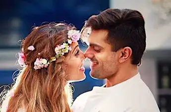 10 σημάδια γλώσσας σώματος που αποδεικνύουν ότι σας αρέσει