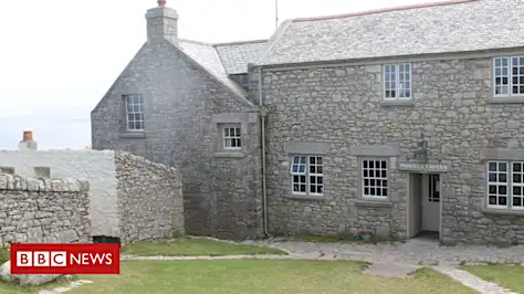Island's 'pub that never closes' seeks staff