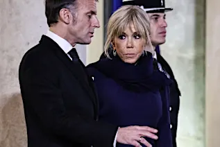 「骯髒的婊子」：布麗吉特·馬克宏的言論在法國重新引發了一場「爆炸性」辯論