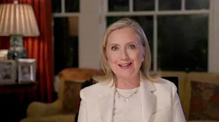 Hillary Clinton califica los 100 primeros días de Joe Biden: "Así es como debe actuar un presidente" | Video