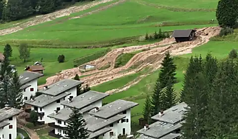 Drone κινηματογραφεί την έκταση της ζημιάς