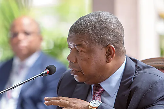 Presidente angolano exonera militares devido a operação anti-corrupção