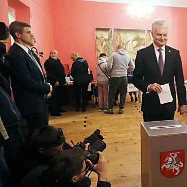 Οι Nauseda και Simonyte της Λιθουανίας προχωρούν στον δεύτερο γύρο των προεδρικών εκλογών