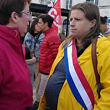 Επανεξέταση της άδειας μητρότητας για τους Γάλλους νομοθέτες