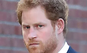 [Photos] After Meghan Markle’s Hair Was Pulled In Public, Prince Harry’s Reaction Left Officials Shell Shocked
