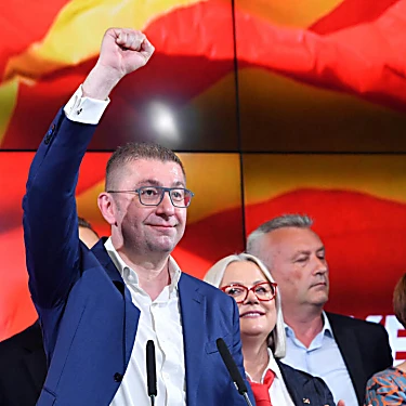 Η εθνικιστική αντιπολίτευση της Β. Μακεδονίας σαρώνει τις εκλογές, χαράσσοντας δύσβατο δρόμο για την ένταξη στην Ε.Ε