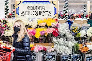 La sorprendente razón por la que los supermercados venden flores