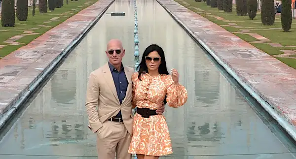 [Pics]  Jeff Bezos And His New Partner Live In A Mansion Larger Than A Neighborhood