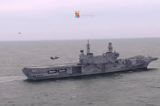 Marina militare, primo appontaggio di un F35 Usa sulla portaerei Cavour - Italia