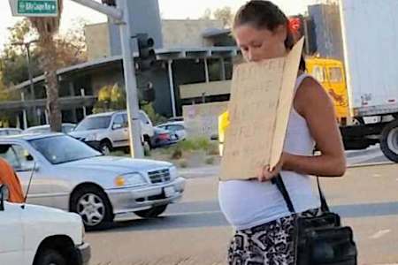 [Pics] Pregnant Beggar Was Asking for Help, But Then One Woman Followed Her