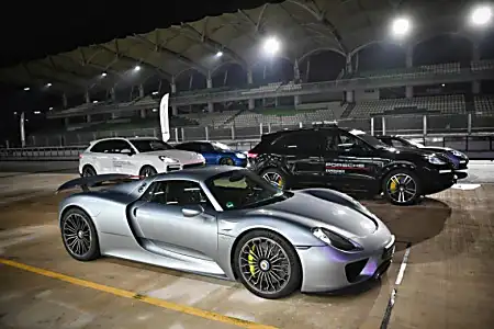 Οι ιδιοκτήτες 199 αυτοκινήτων της Porsche στη Βρετανία έμειναν χωρίς να πληρώσουν τον φόρο