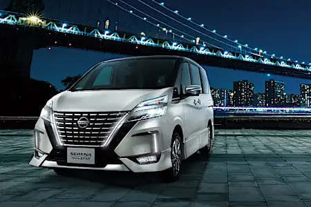 日産セレナ ハイウェイスターの持つ存在感あるデザインに、シャープな輝きをプラス