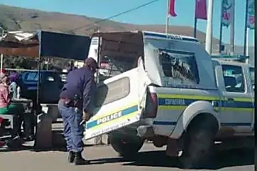WATCH | Eastern Cape police van with broken rear door raises eyebrows