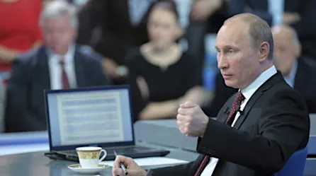 Macron acusa a Putin de 'cinismo moral y político'