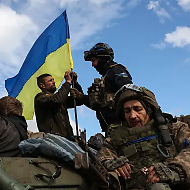 Οι εξουθενωμένοι Ουκρανοί στρατιώτες λένε ότι «μόνο θάνατος» περιμένει τους Ρώσους