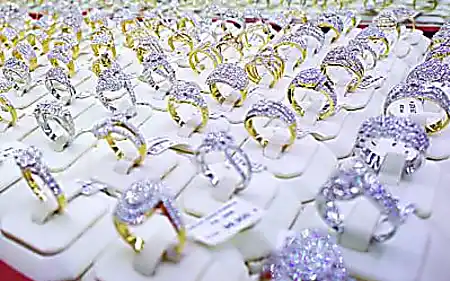 Athens: Unsold Diamond Rings Are Handed Out For Almost Nothing