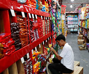 Philippine inflation at nine-year high, pressures central bank